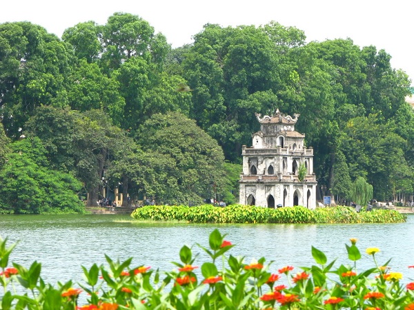 Hoan Kiem Lake - Hanoi - Vietnamtravelblog