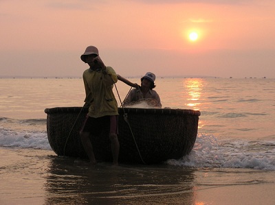 Inshore fishing in sunrise - Mui Ne - Vietnamtravelblog