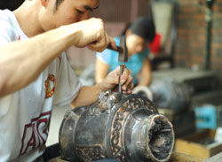 bronze-casting-in-ngu-xa-village-hanoi-vietnamtravelblog