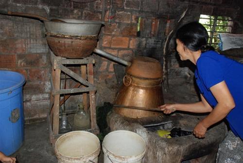 Distillation of rice wine - Vietnamtravelblog
