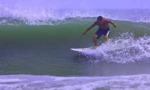 Surfing on Vung Tau Beach - Vietnamtravelblog - Vietnamvisa - Vietnamtour