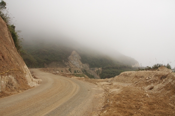 foggy and bumpy road ahead - Vietnamtravelblog