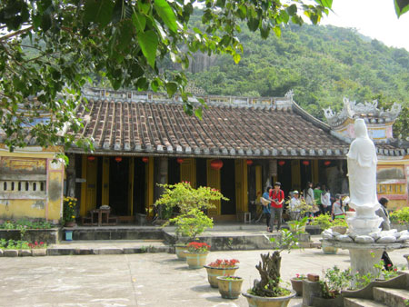 Holy Pagoda on Cu Lao Cham - Vietnamtravelblog - Vietnamvisa - Vietnamtour