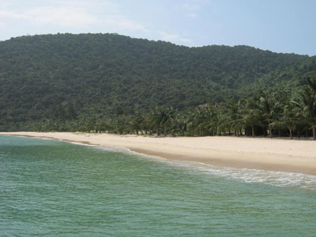peaceful beach on Cu Lao Cham island - Vietnamtravelblog - Vietnam visa - Vietnam tour