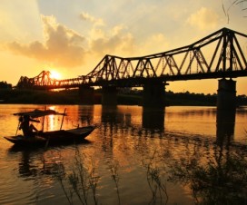 Long Bien Bridge in Hanoi - Vietnamtravelblog