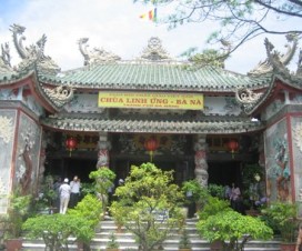 Main hall of the Linh Ung pagoda - Vietnam Travel