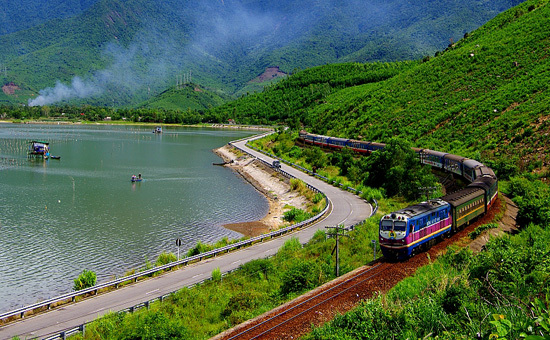 train-vietnam-travel